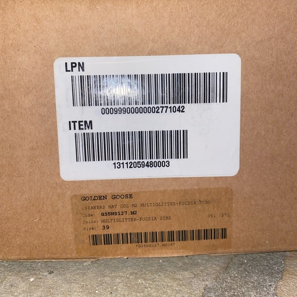 COPY - AUTHENTIC GOLDEN GOOSE (COMES WITH BOX) - Picture 3 of 9